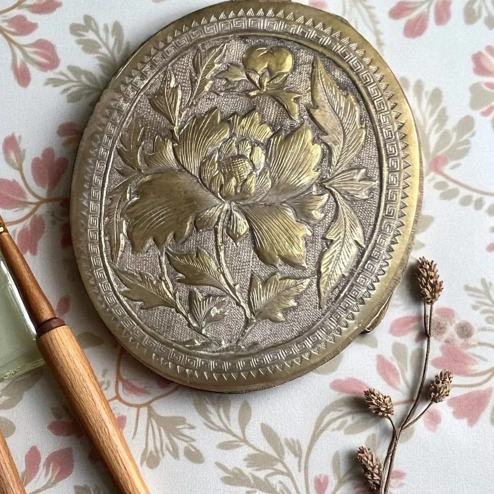 Chinese Vanity Trinket  Box by Sing Fat 勝發‎ Deep Peony Chasing  Oval ca. 1920